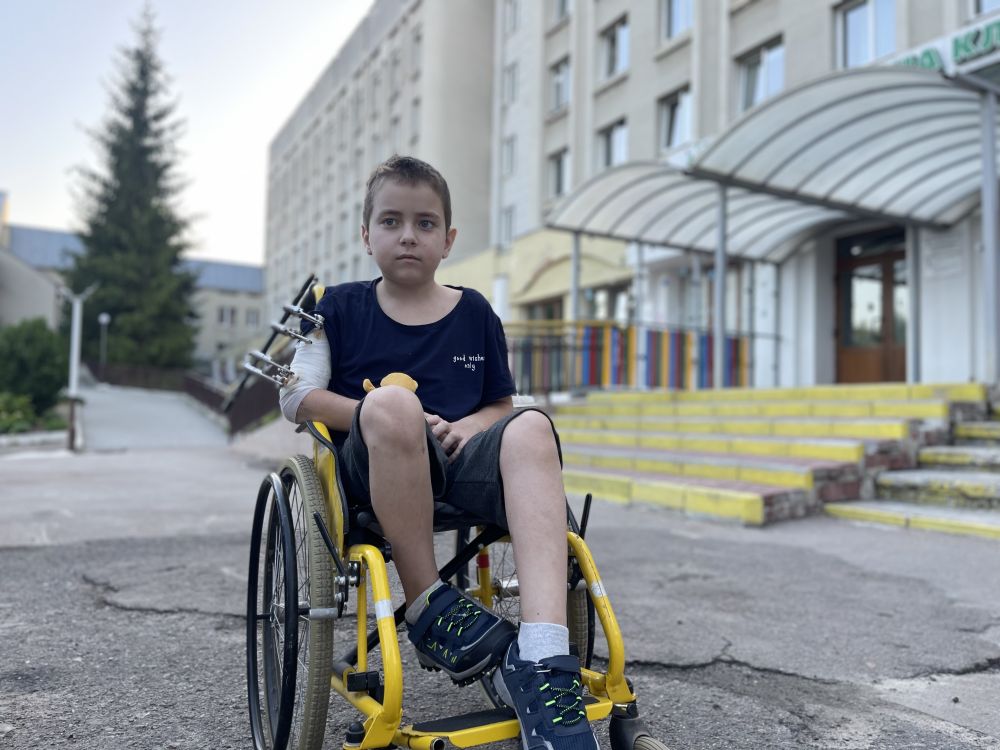 Дети, едва выжившие под ракетным обстрелом в Одесской области, поехали в Ав