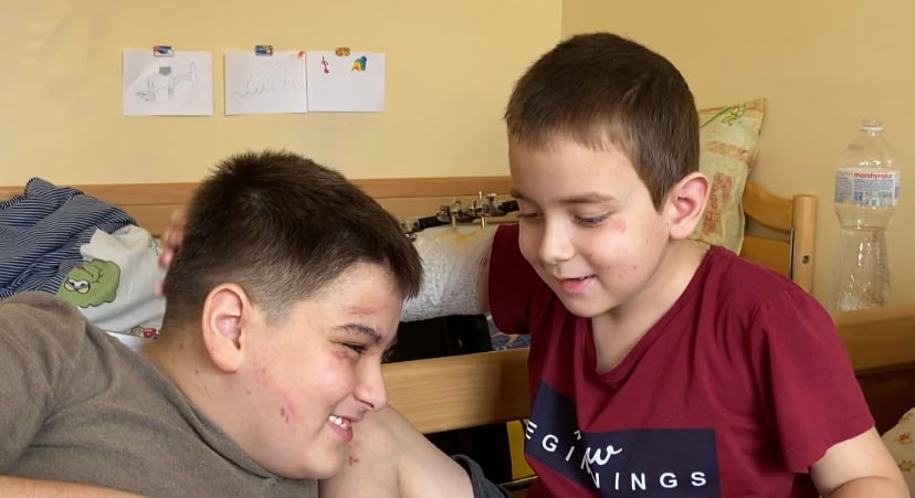 Дети, едва выжившие под ракетным обстрелом в Одесской области, поехали в Ав