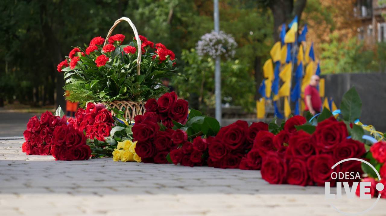 З нагоди Дня Незалежності в Одесі пройшла церемонія покладання квітів