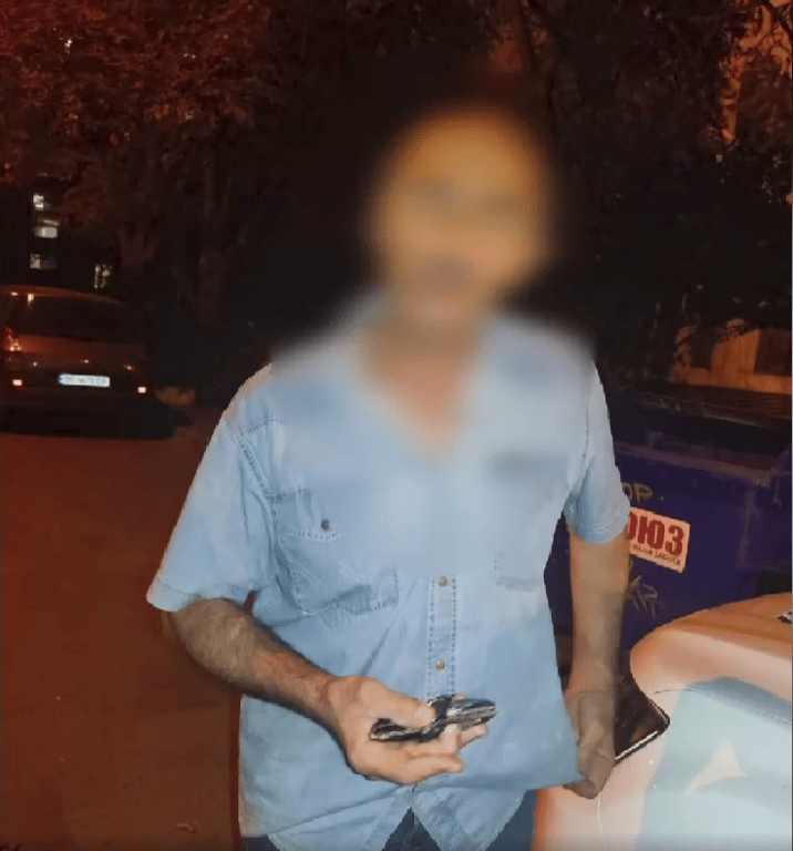 В Одессе патрульные задержали мужчин с пророссийскими плакатами