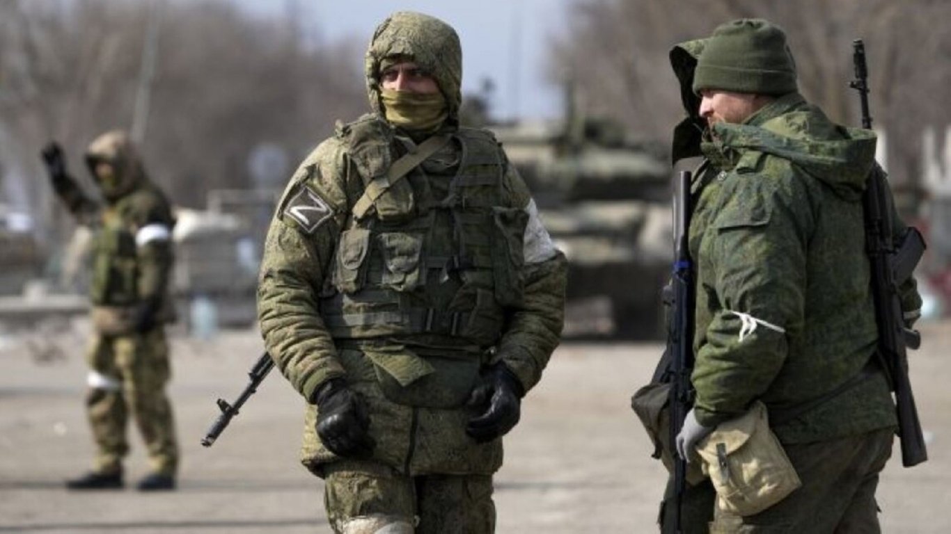 Війна в Україні - в Мелітополі окупанти з собаками шукають партизанів