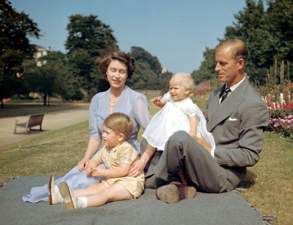 Королева Елизавета ІІ с семьей