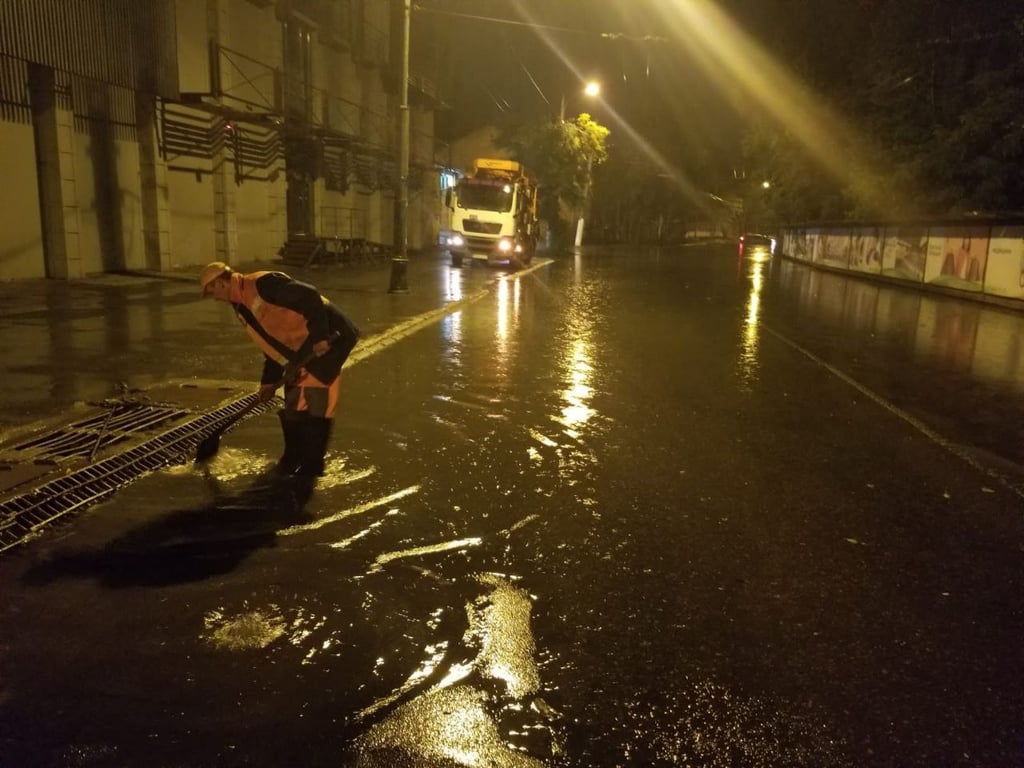 в одесі ліквідують наслідки дощу