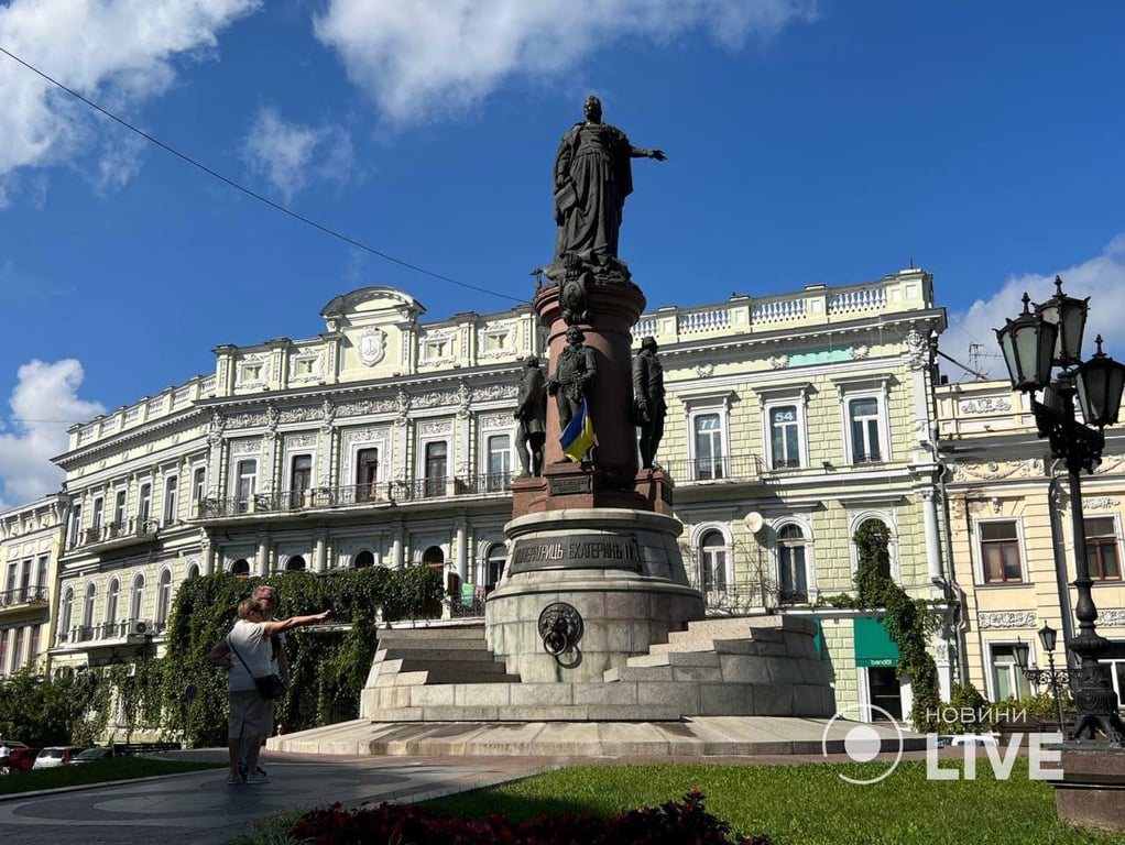 Надпис “Катерина дорівнює путін” в Одесі, відмили менше ніж за добу