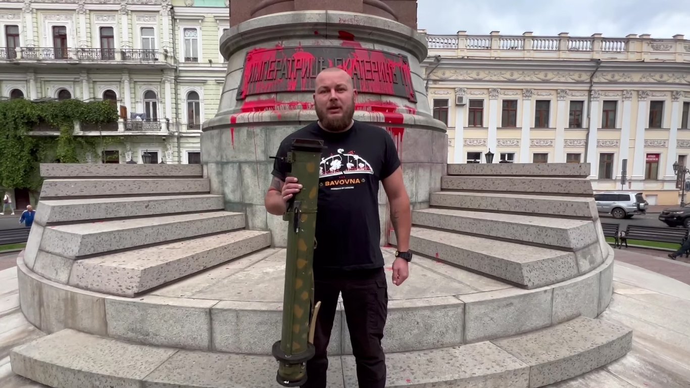 активисты против памятника Екатерине II