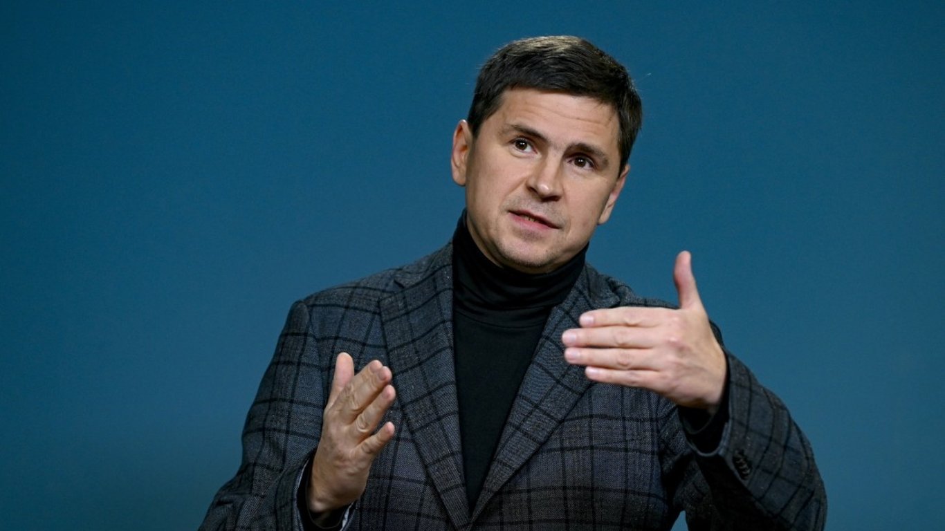 Водій мав "проблеми зі здоров'ям": Подоляк розповів подробиці ДТП із кортежем Зеленського