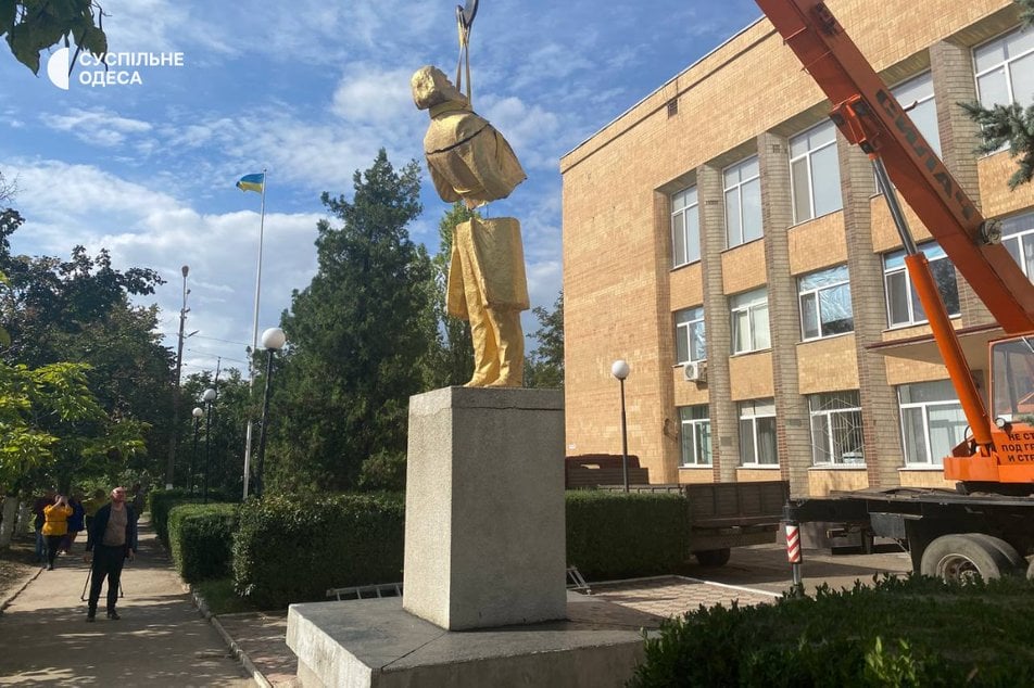В Одеській області демонтували пам'ятник Карлу Марксу