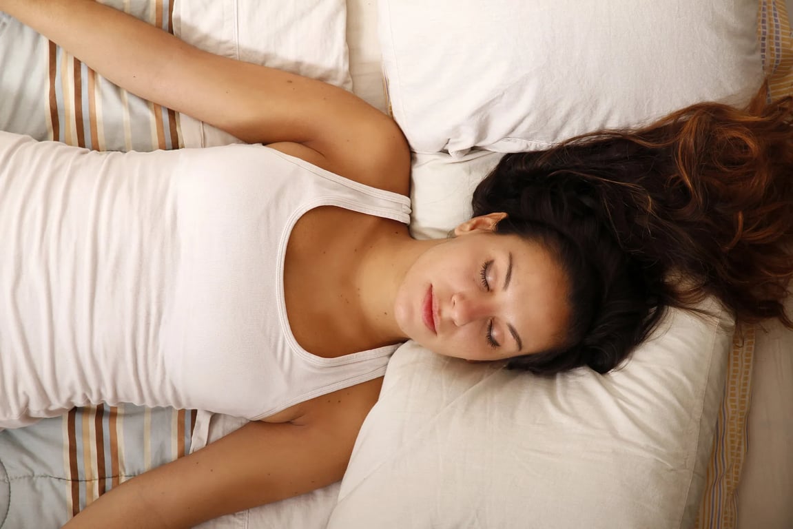 Лікар назвав найгірші та найкращі пози для сну