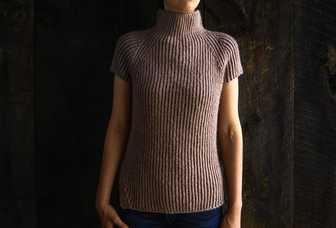 Женские свитера 2022-2023: какие модели больше не в моде
