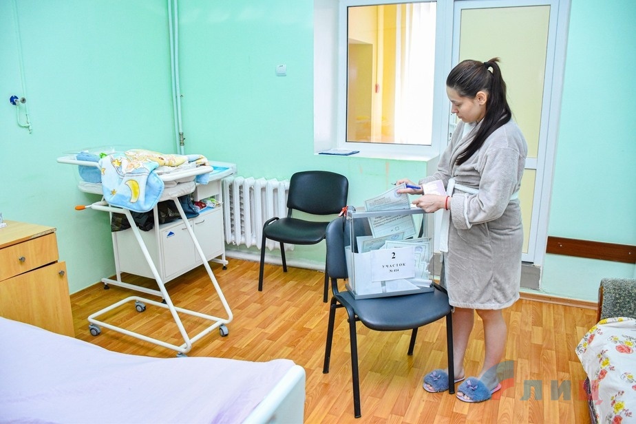 Луганск референдум голосуют беременные