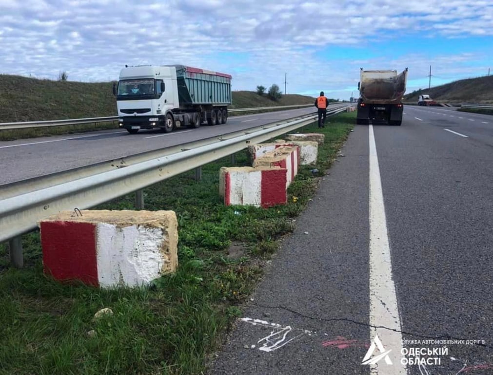 в одесской области с дорог убирают бетонные препятствия