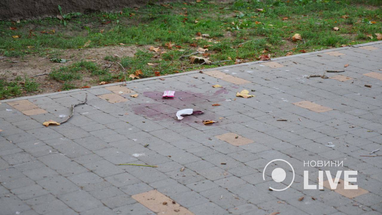 гілка впала на жінку одеса