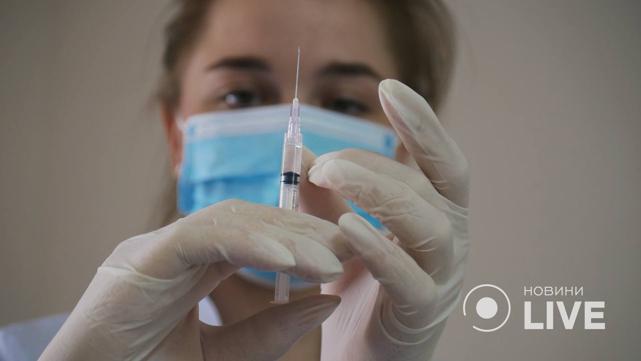 Одещина чекає оновлену вакцину Pfizer омікрон