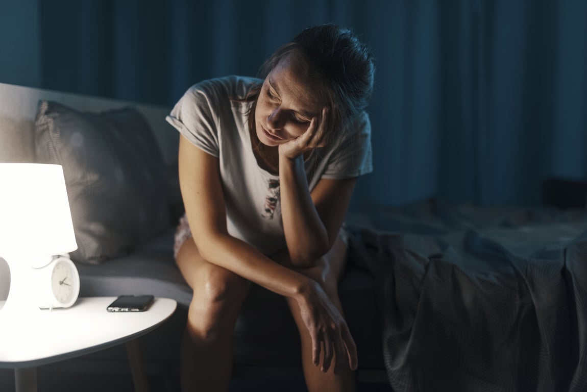 Нічні пробудження — чому це відбувається та як знову заснути