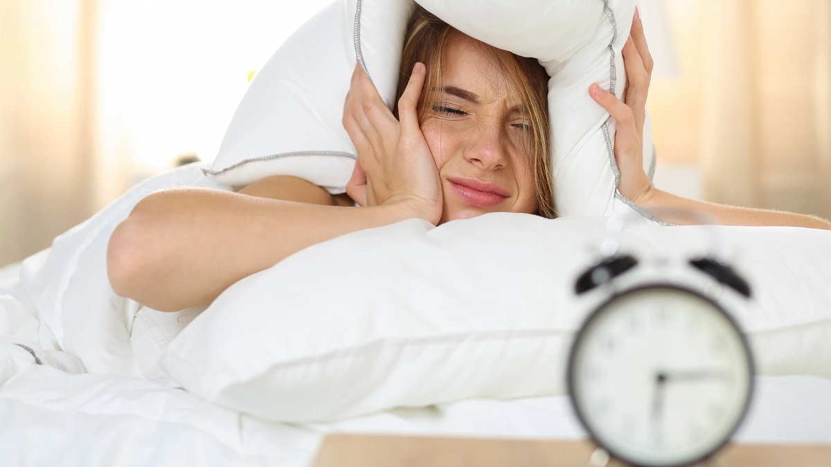 Почему болит голова после сна: названы распространенные причины