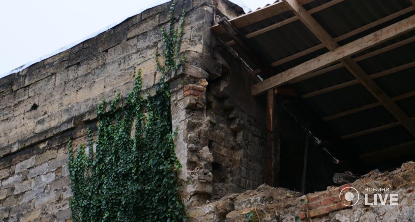 В Одессе упала стена