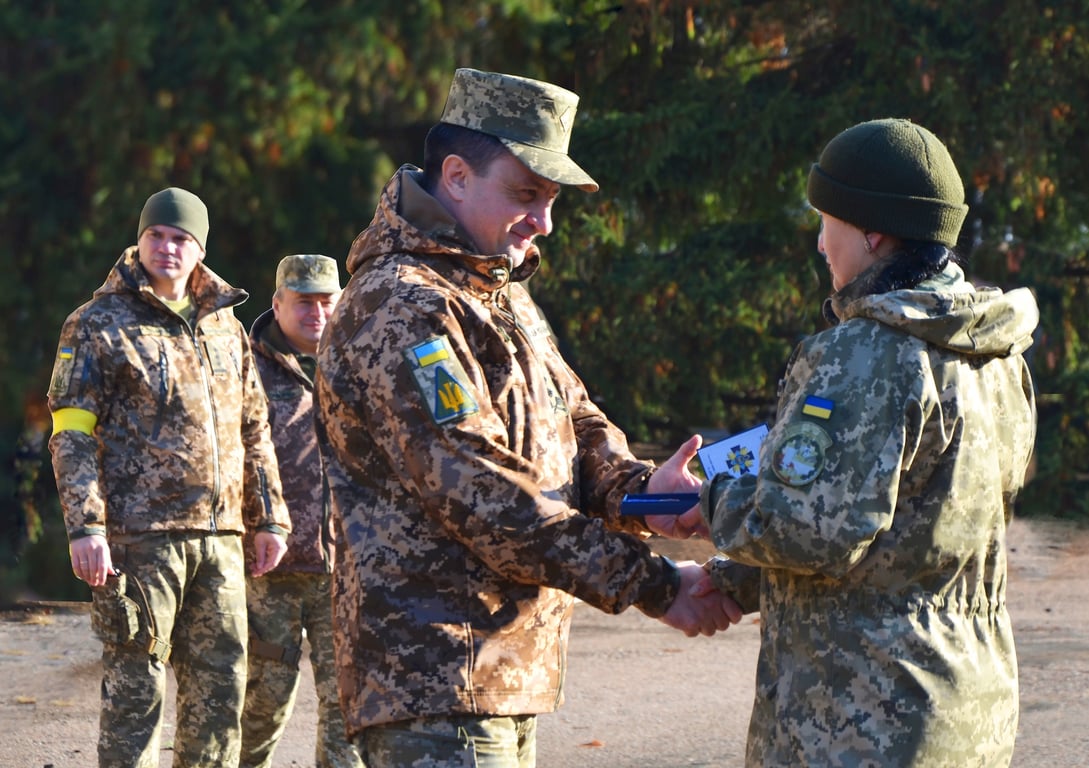 Защитников наградили