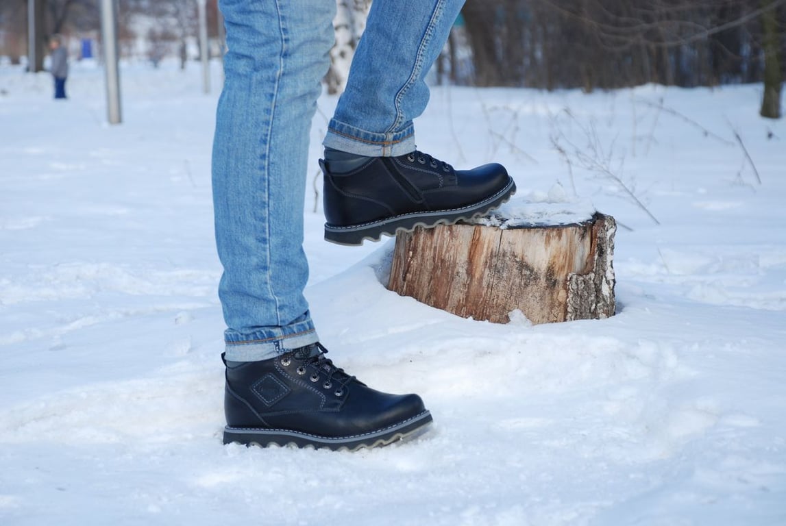 Як правильно вибирати взуття, щоб воно не ковзало взимку