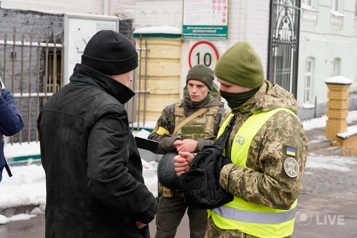 обшуки у Києво-Печерській Лаврі