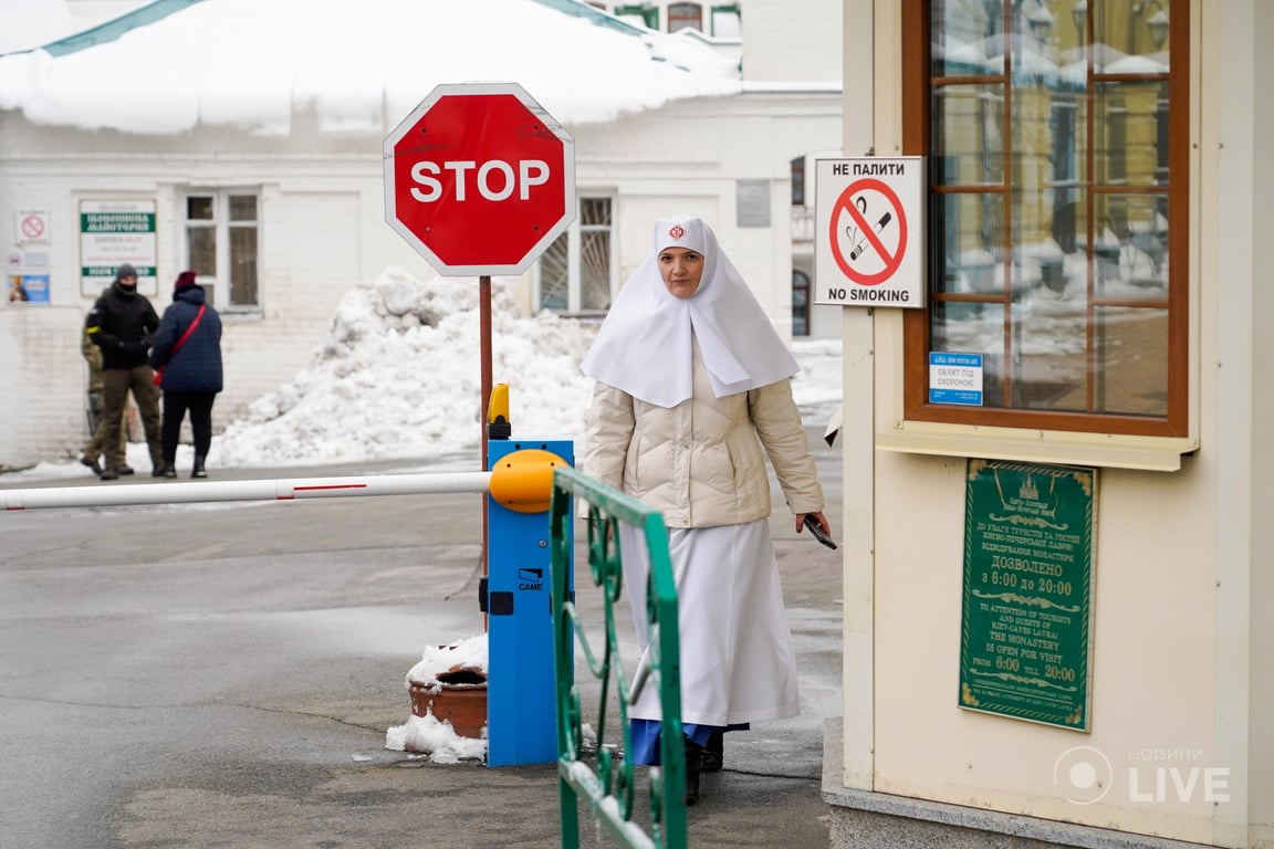 Обшуки в Лаврі