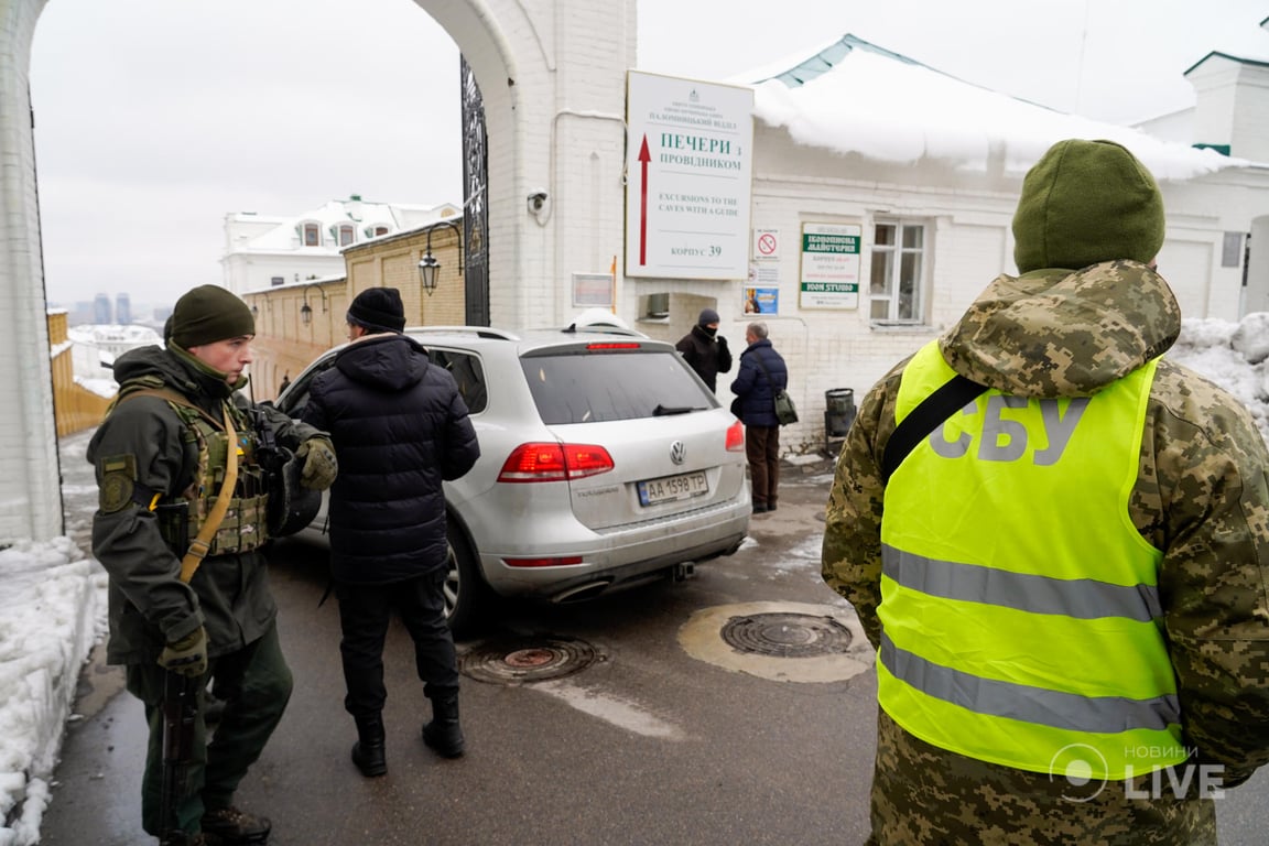 Обшуки в Лаврі