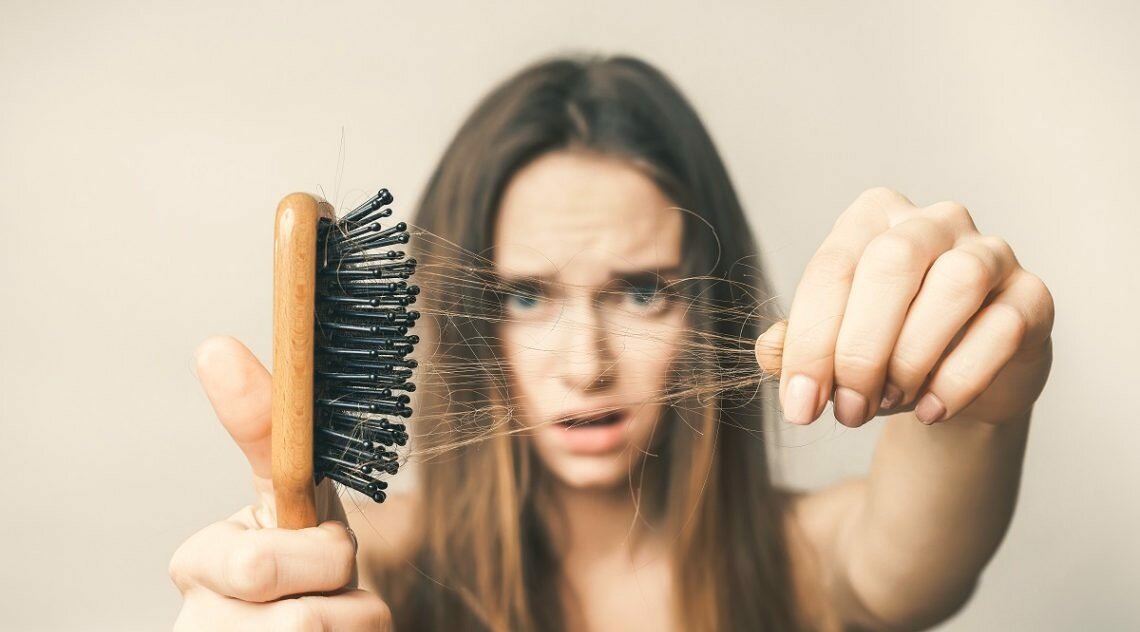 Чрезмерное потребление витаминов связывают с выпадением волос