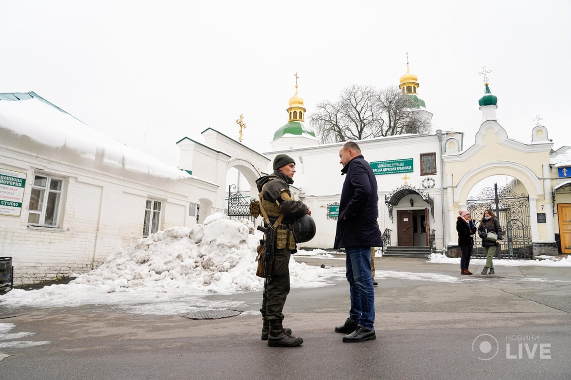 Обыски в Лавре