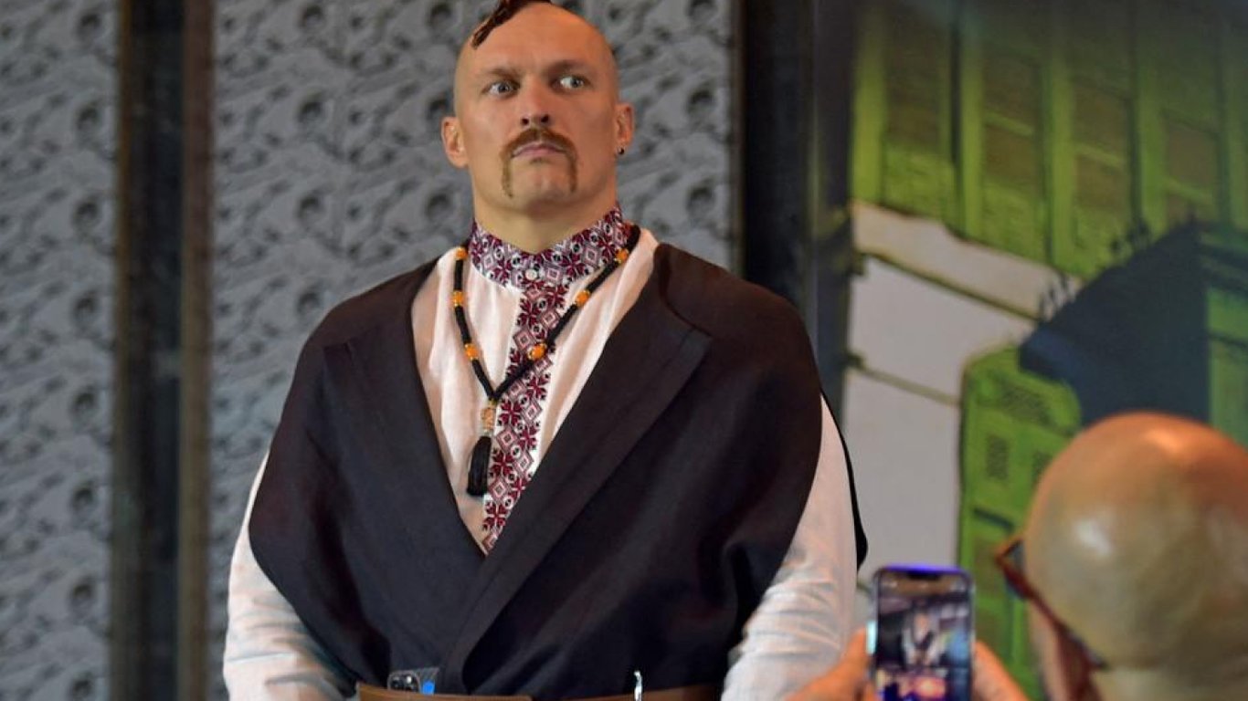 Александр Усик