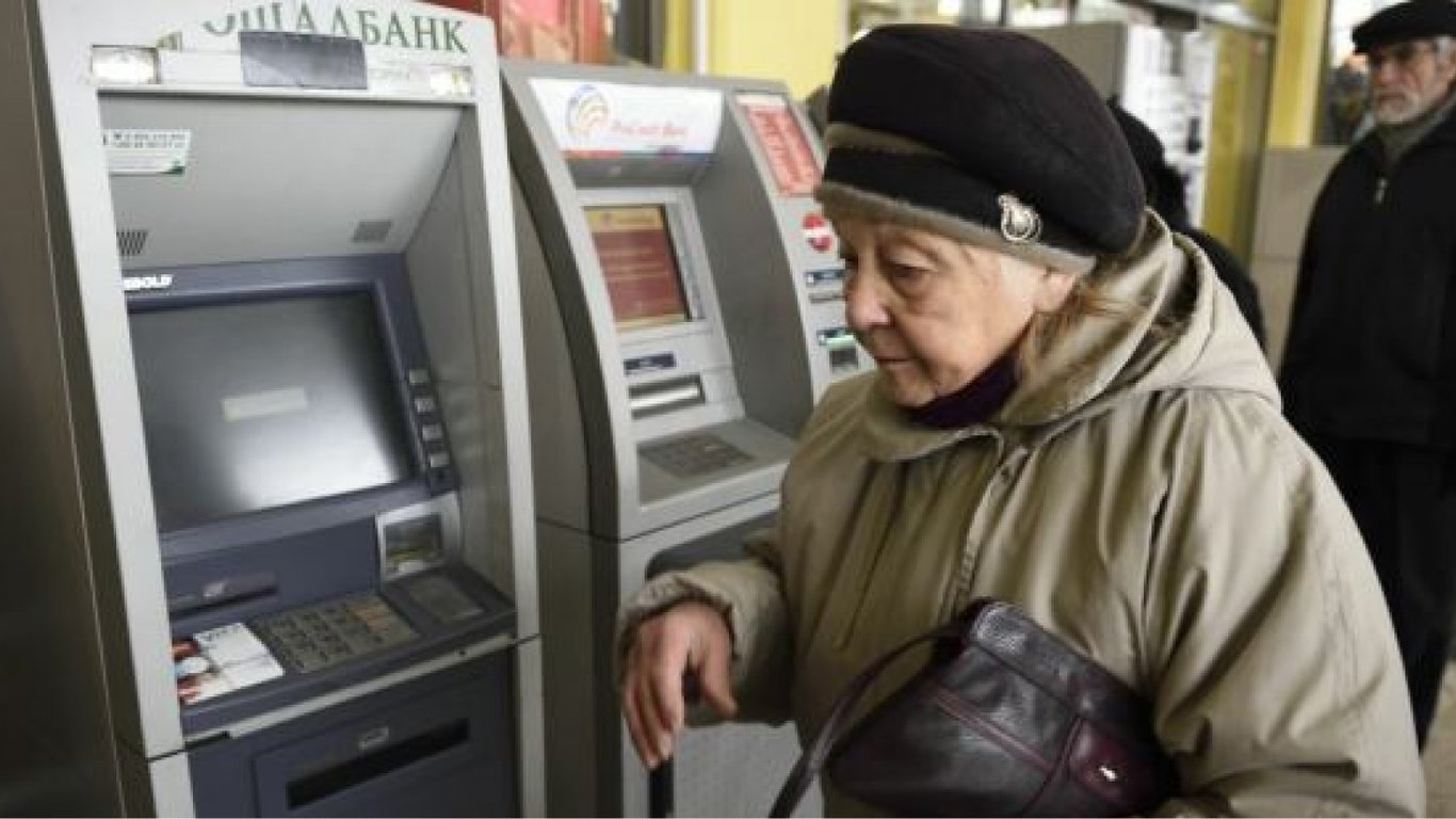 Ощадбанк продлит действие платежных карт в 2023-м