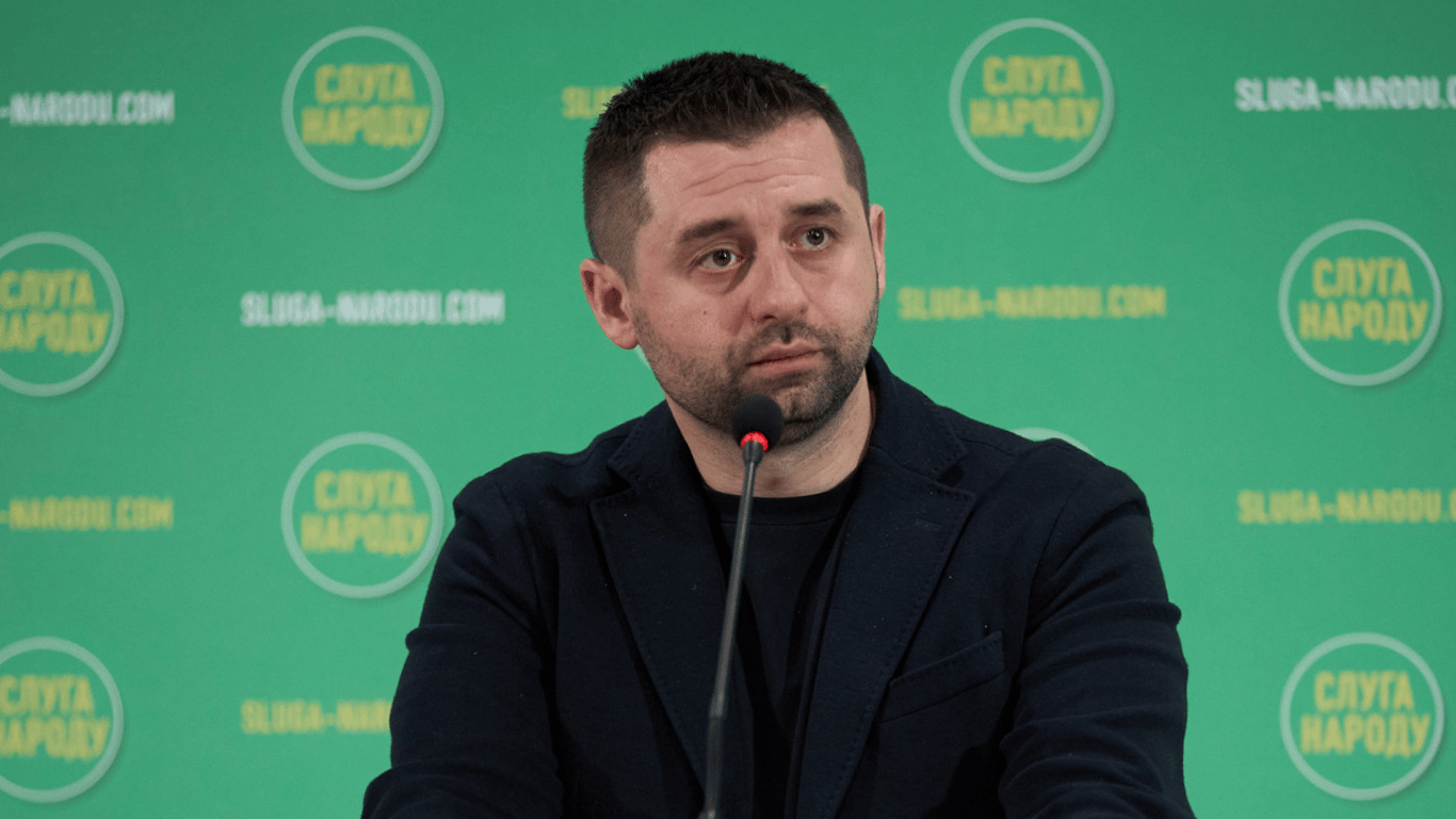 Арахамия прокомментировал действия ФИФА о запрете выступить Зеленскому перед финалом чемпионата