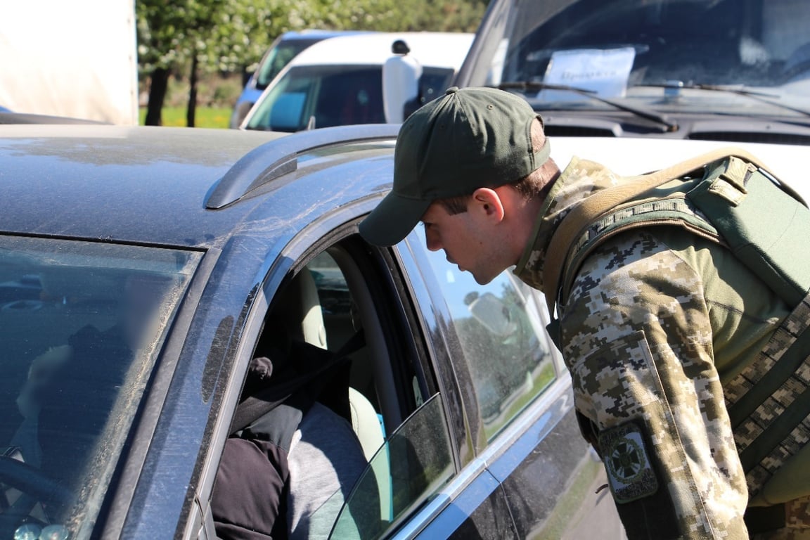 Коли виїхати за кордон можуть чоловіки, заброньовані від мобілізації