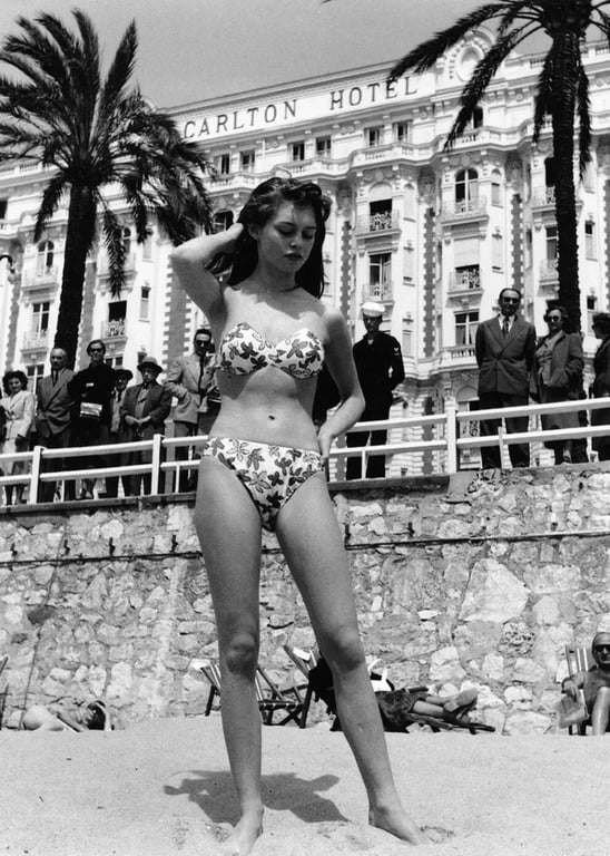 Бриджит Бардо в бикини