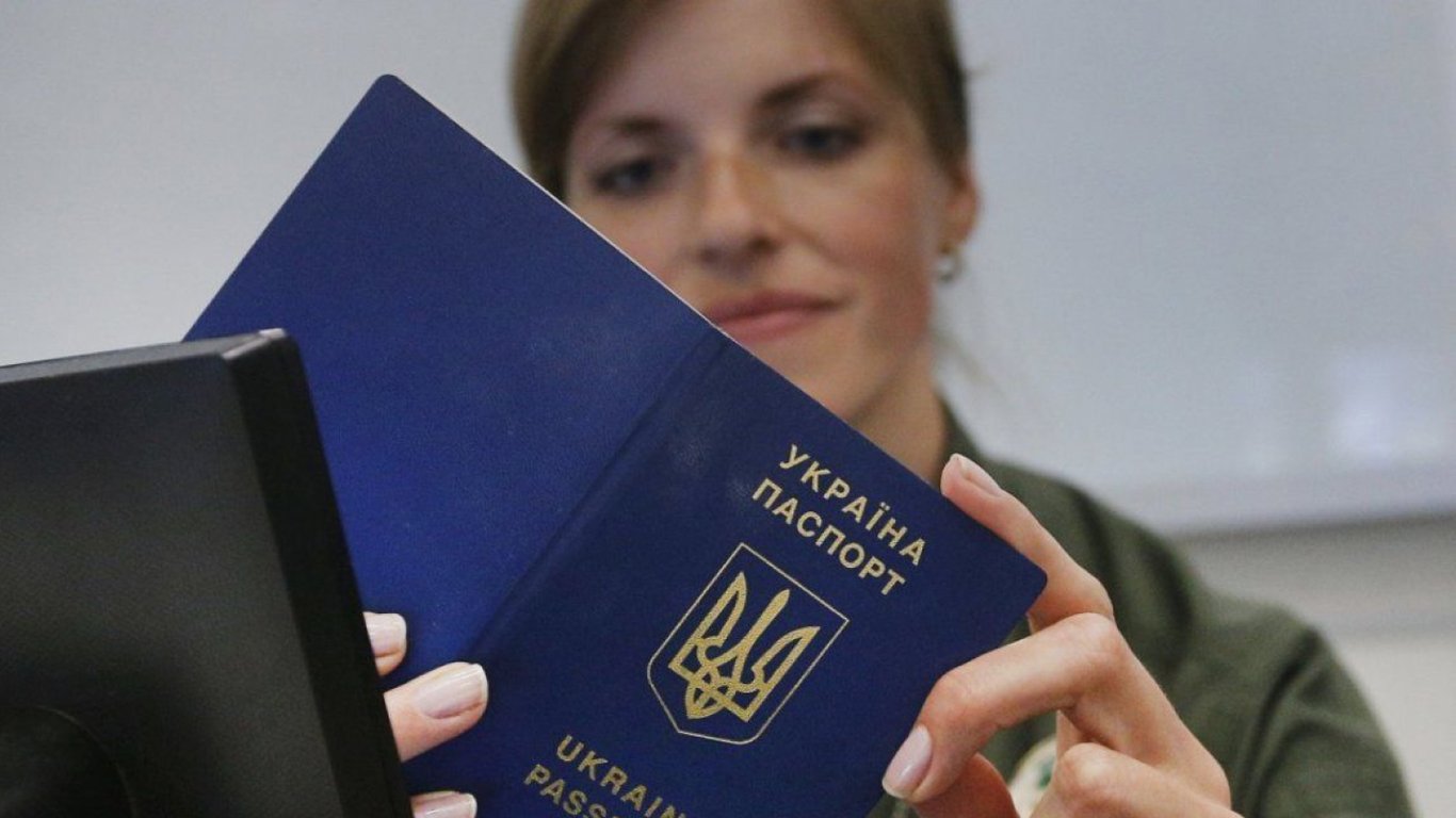 Відтепер у Берліні можна оформити український паспорт: деталі від МВС - 290x166
