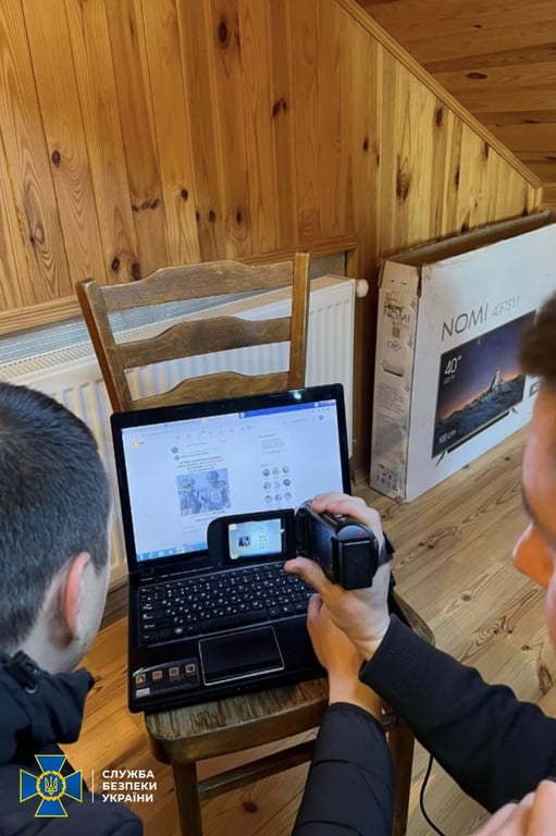 В ноутбуку зловмисниці були проросійські пости. Фото: СБУ