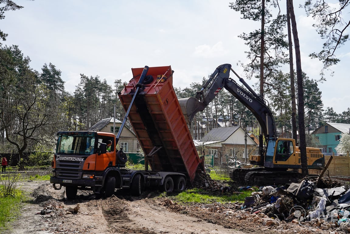 В Ирпене начался демонтаж поврежденных домов