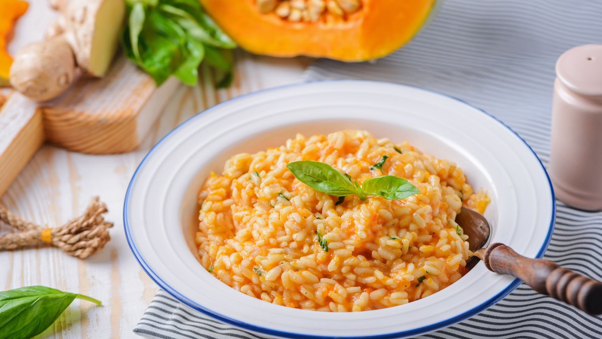 Рецепт смачного золотистого рису з гарбузом