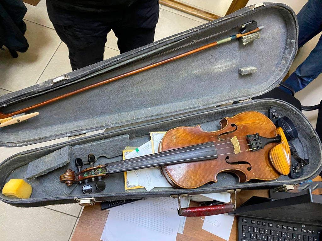 Скрипка "Antonius Stradivarius Cremonensis Faciebat Anno 1742". 