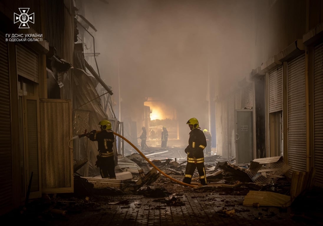 Повреждения получило большое количество складских помещений. Фото: ГСЧС в Одесской области