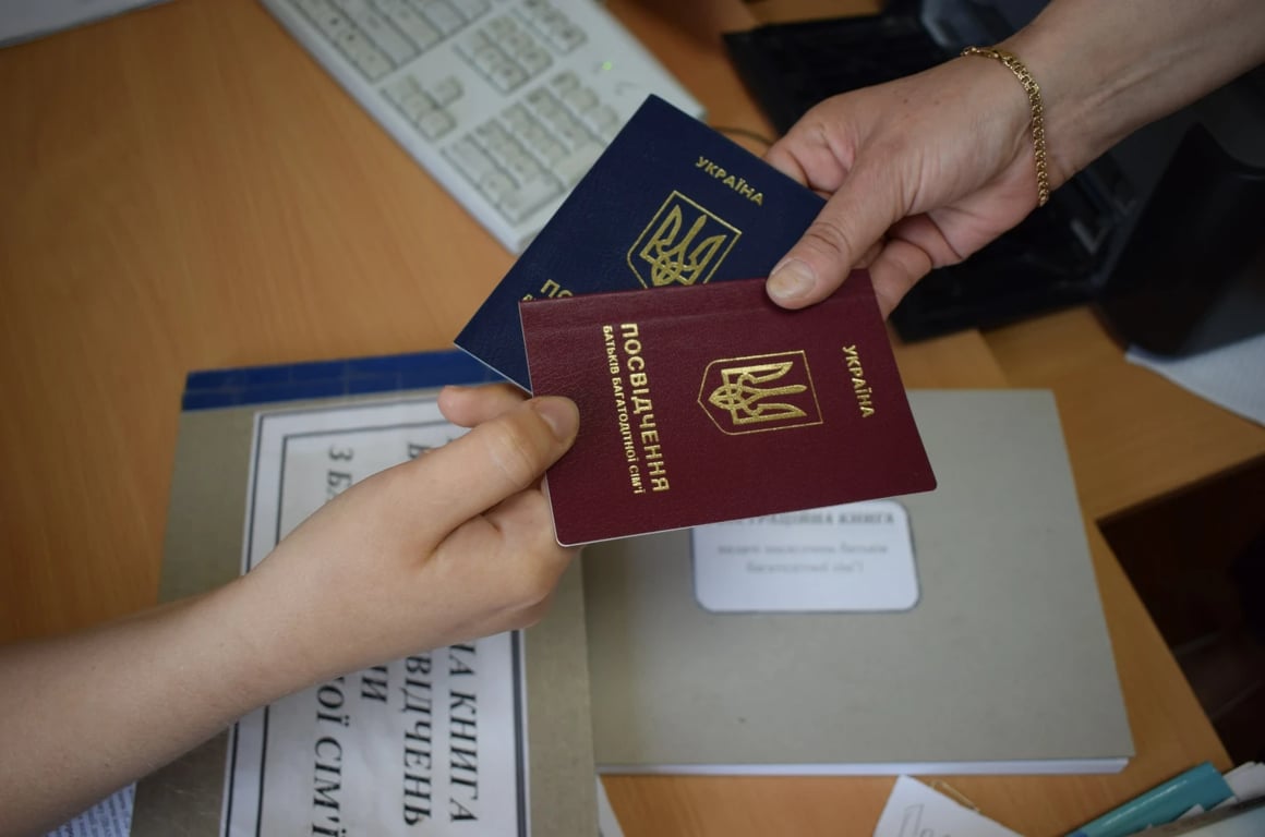 Які документи підтверджують статус багатодітної сім'ї