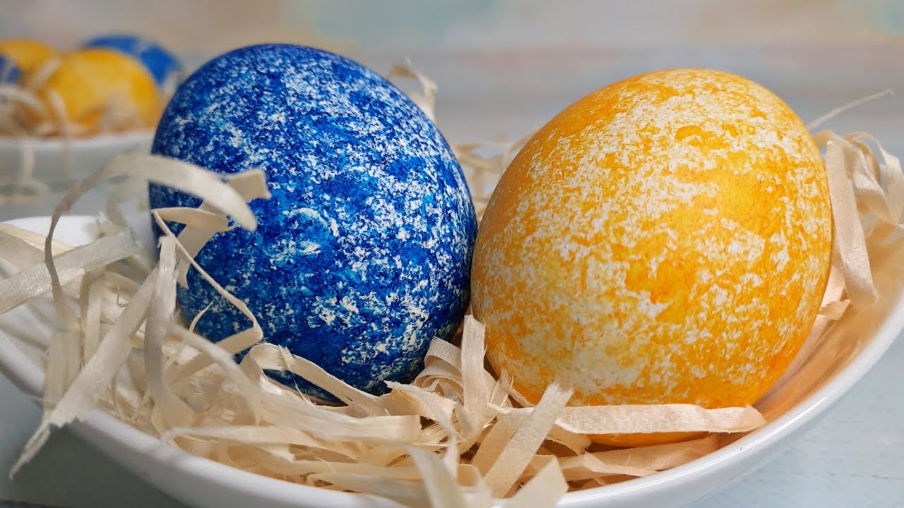 Як пофарбувати яйця на Великдень — оригінальний спосіб з рисом