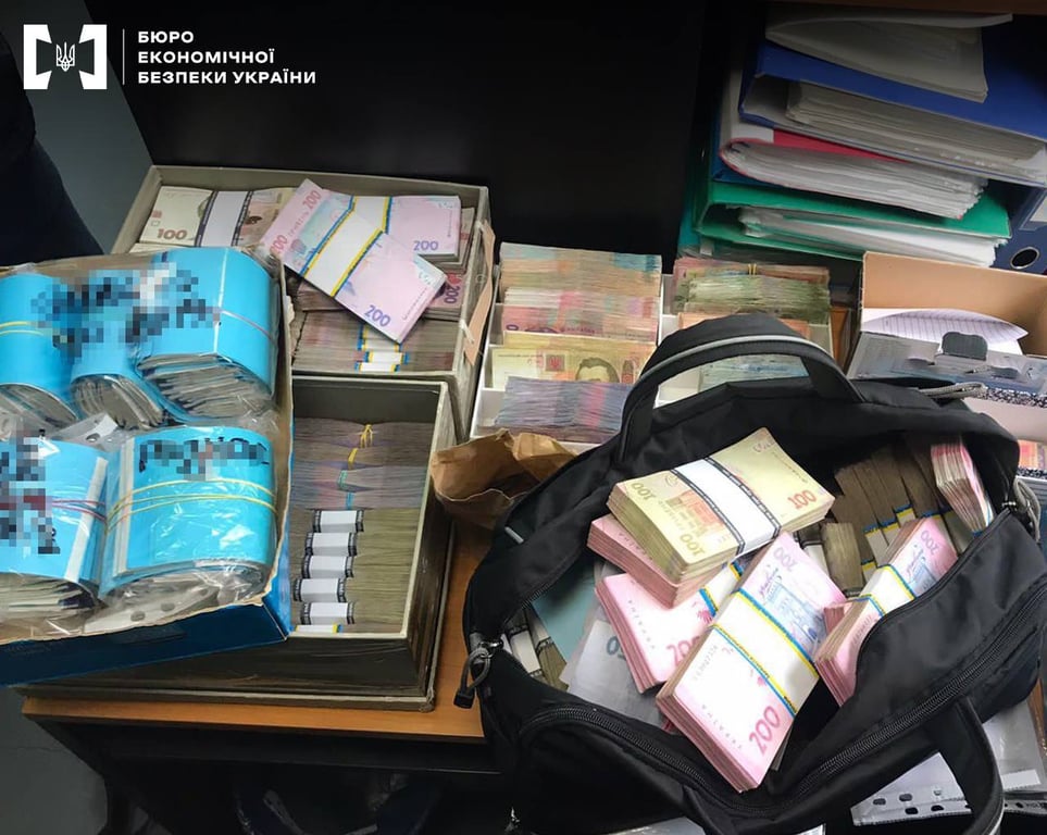 Вилучена під час обшуку готівка