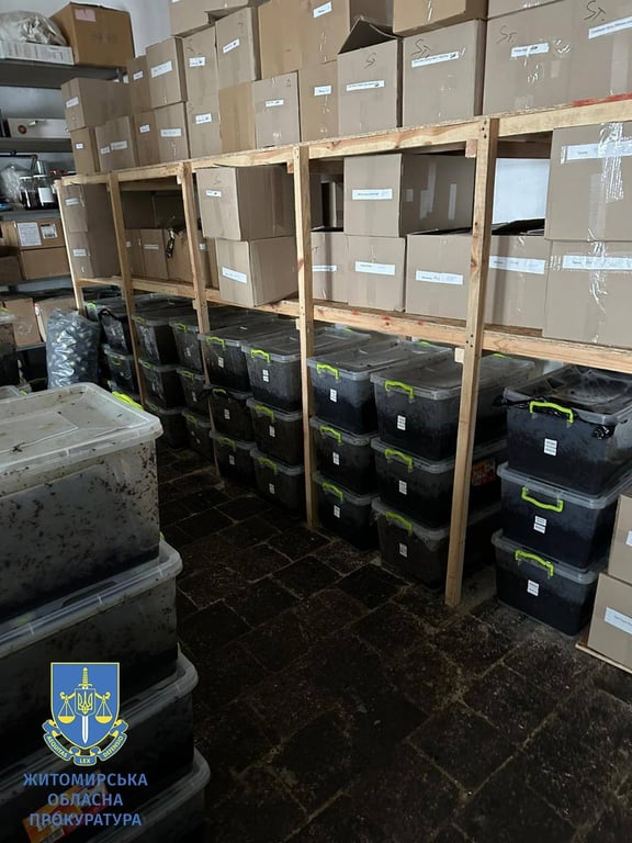 Підпільний цех з виробництва електронних цигарок