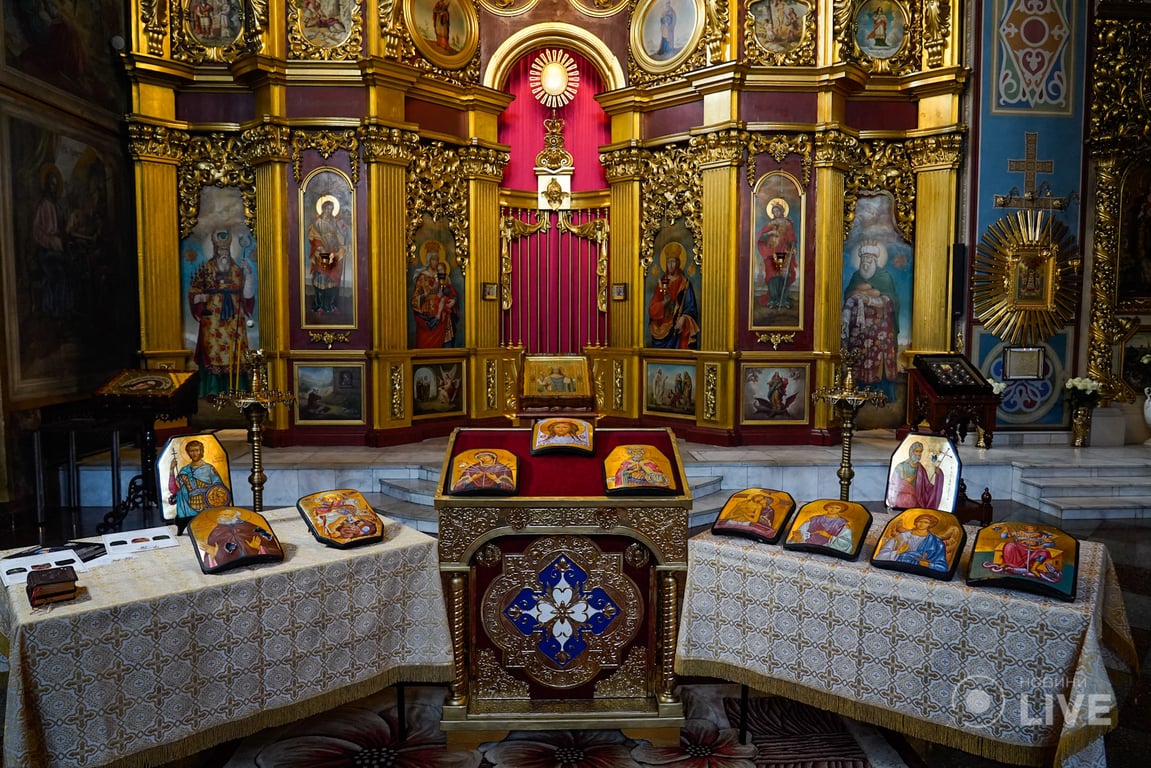 освячення ікон на бронеплитах