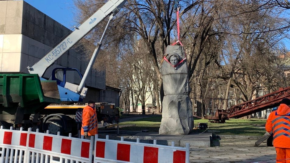 Знесення пам'ятника у Дніпрі