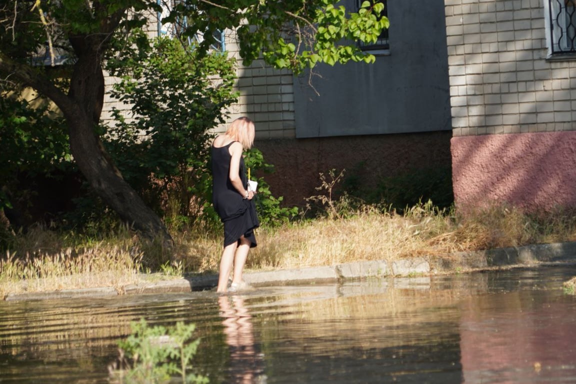 Затоплены улицы в Херсоне, 6 июня 2023г. Фото: Новости. LIVE