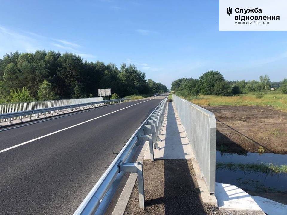 Відремонтували міст на автошляху до Волинської області. Фото: Служба автомобільних доріг у Львівській області. 