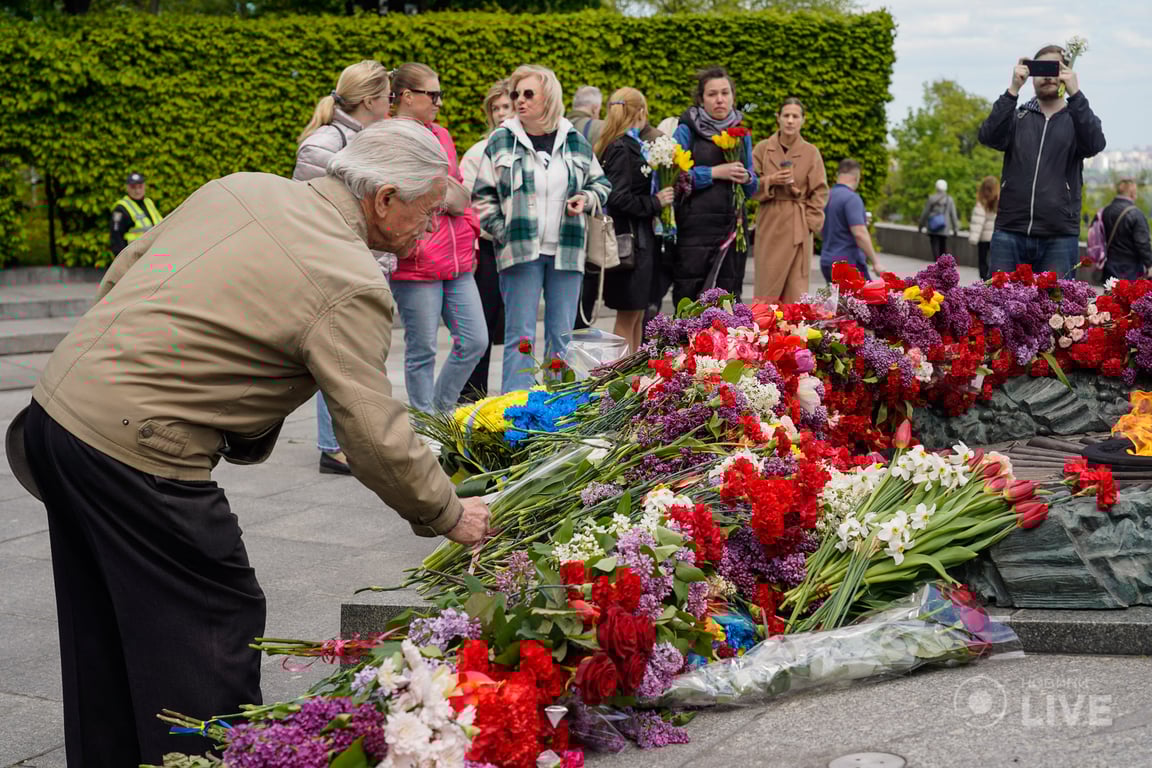 покладання квітів 9 травня в Києві