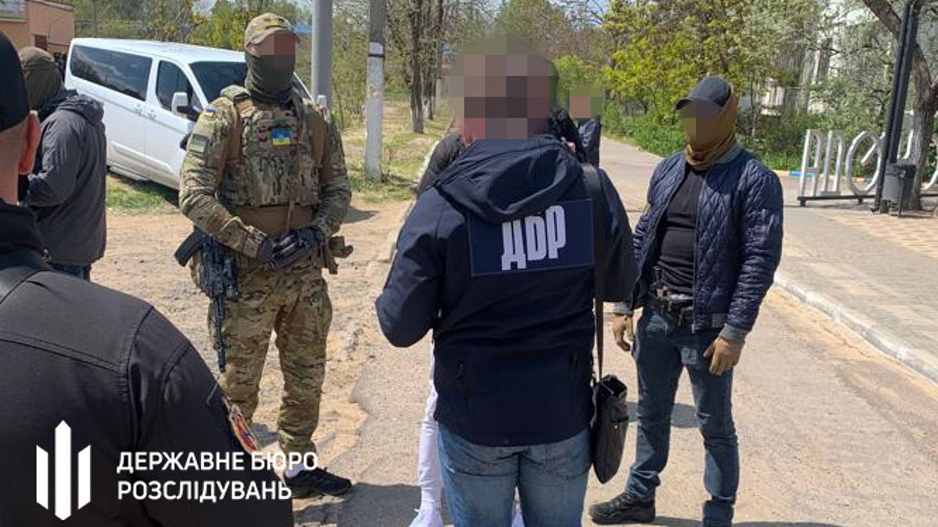Переправляли уклонистов за границу: в Одесской области ДБР раскрыло схему правоохранителей