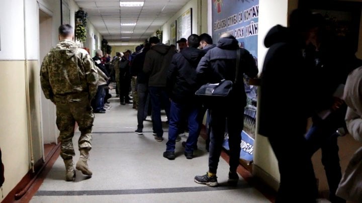 Вручення повісток знятим або виключеним з військового обліку: що треба знати