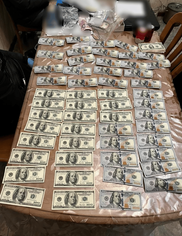 викрито керівника благодійного фонду, який переправляв військовозобов’язаних за кордон